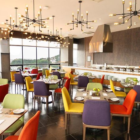 River Garden Hotel + Suites Guayaquil Buitenkant foto