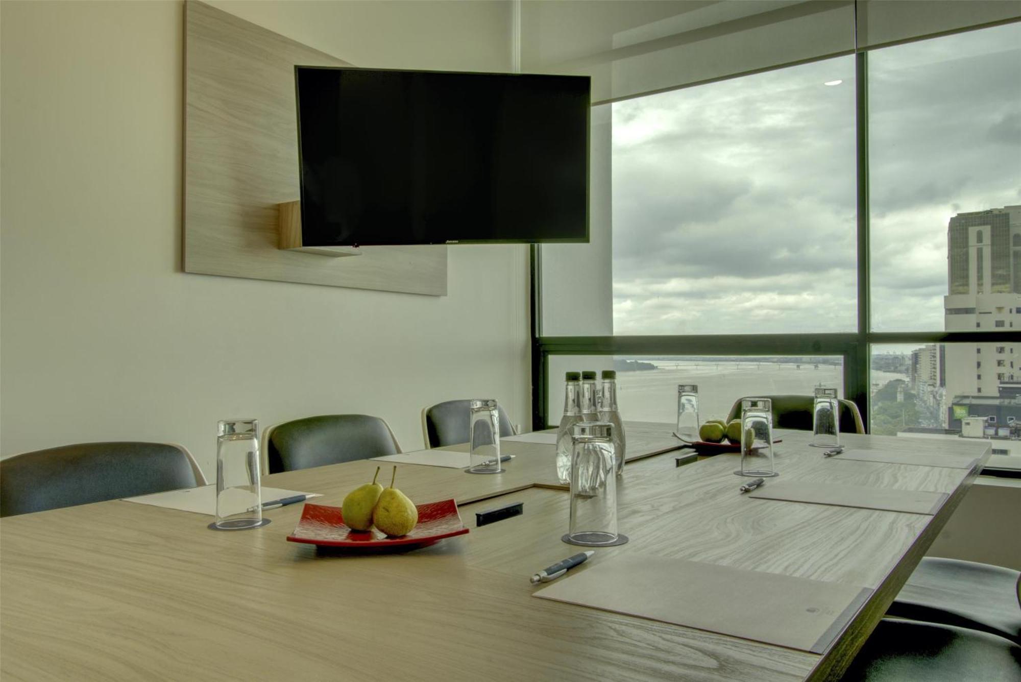 River Garden Hotel + Suites Guayaquil Buitenkant foto