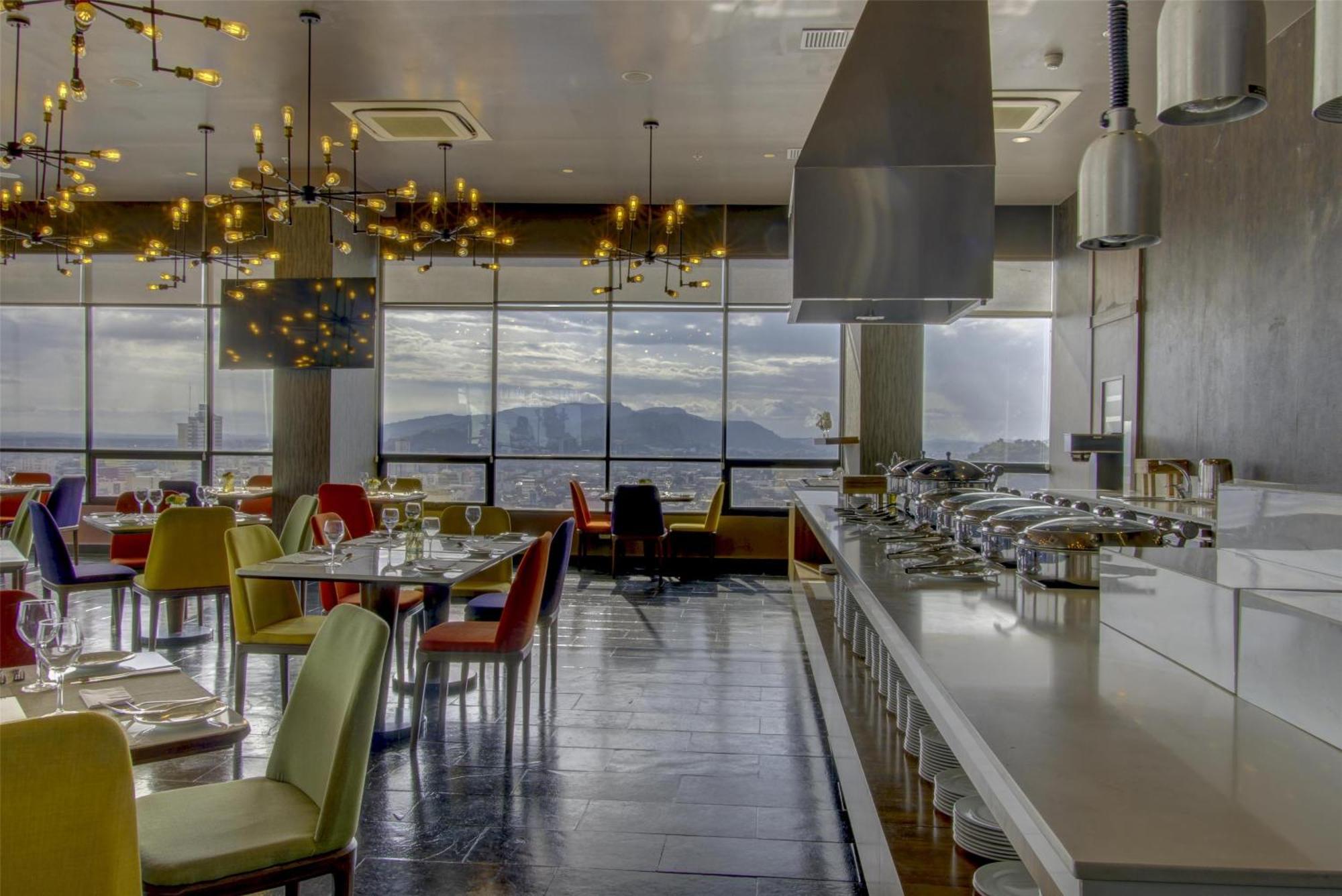 River Garden Hotel + Suites Guayaquil Buitenkant foto
