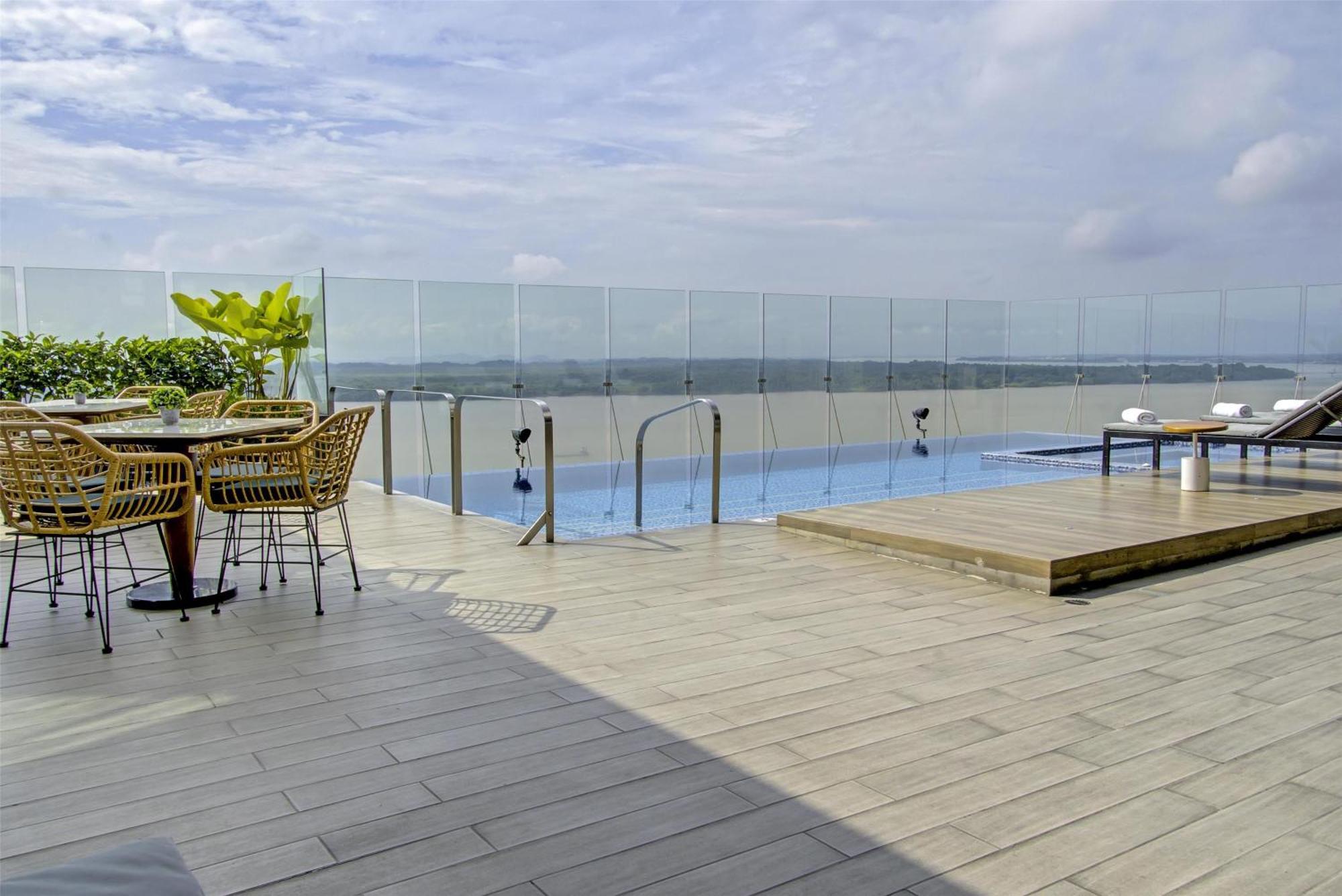River Garden Hotel + Suites Guayaquil Buitenkant foto
