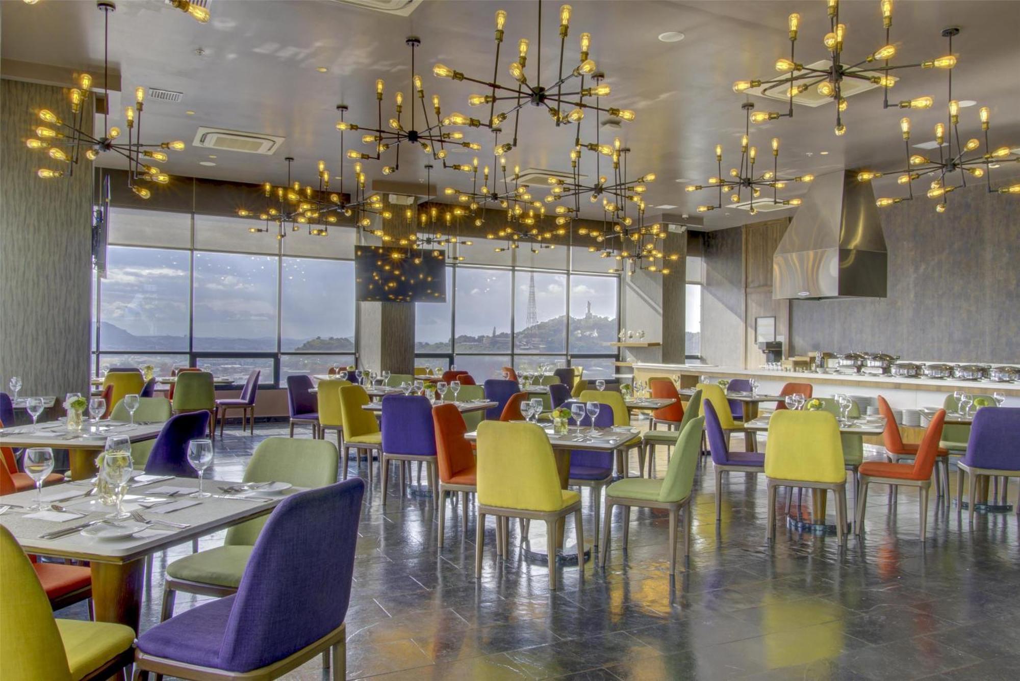 River Garden Hotel + Suites Guayaquil Buitenkant foto